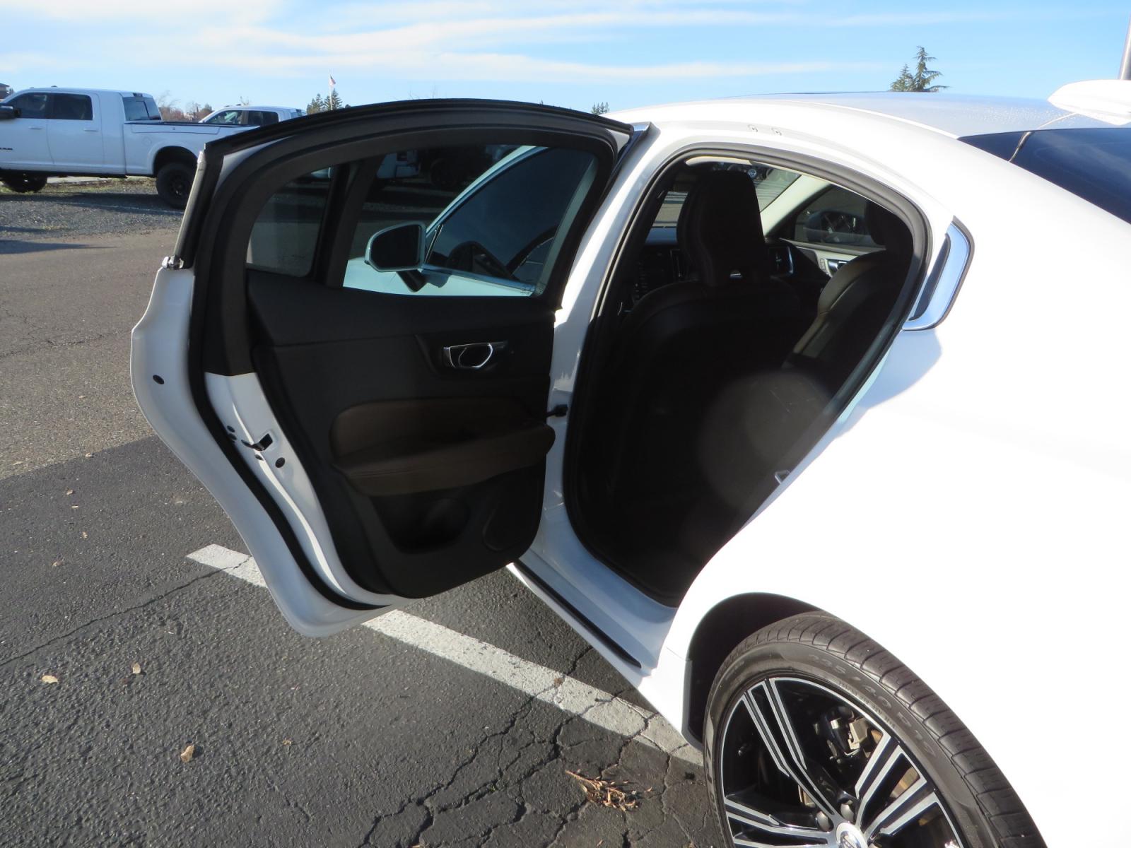 2019 White /BROWN Volvo S60 Inscription (7JRA22TL8KG) with an 4-Cyl, Drive-E, Turbo, Supercharged, 2.0 Liter engine, Automatic, 8-Spd Geartronic w/Adaptive Shift transmission, located at 2630 Grass Valley Highway, Auburn, CA, 95603, (530) 508-5100, 38.937893, -121.095482 - Photo #25